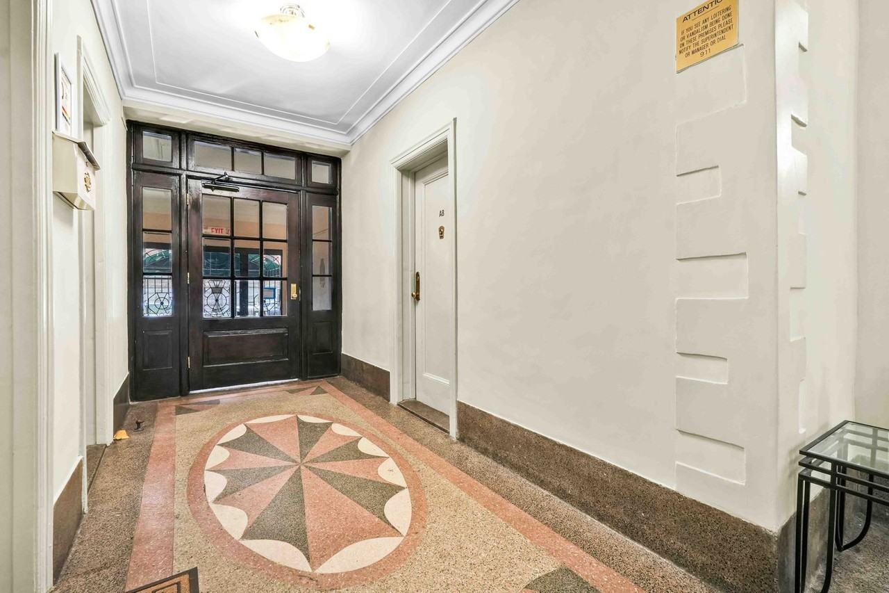 425 14th St - Photo 2 of 13