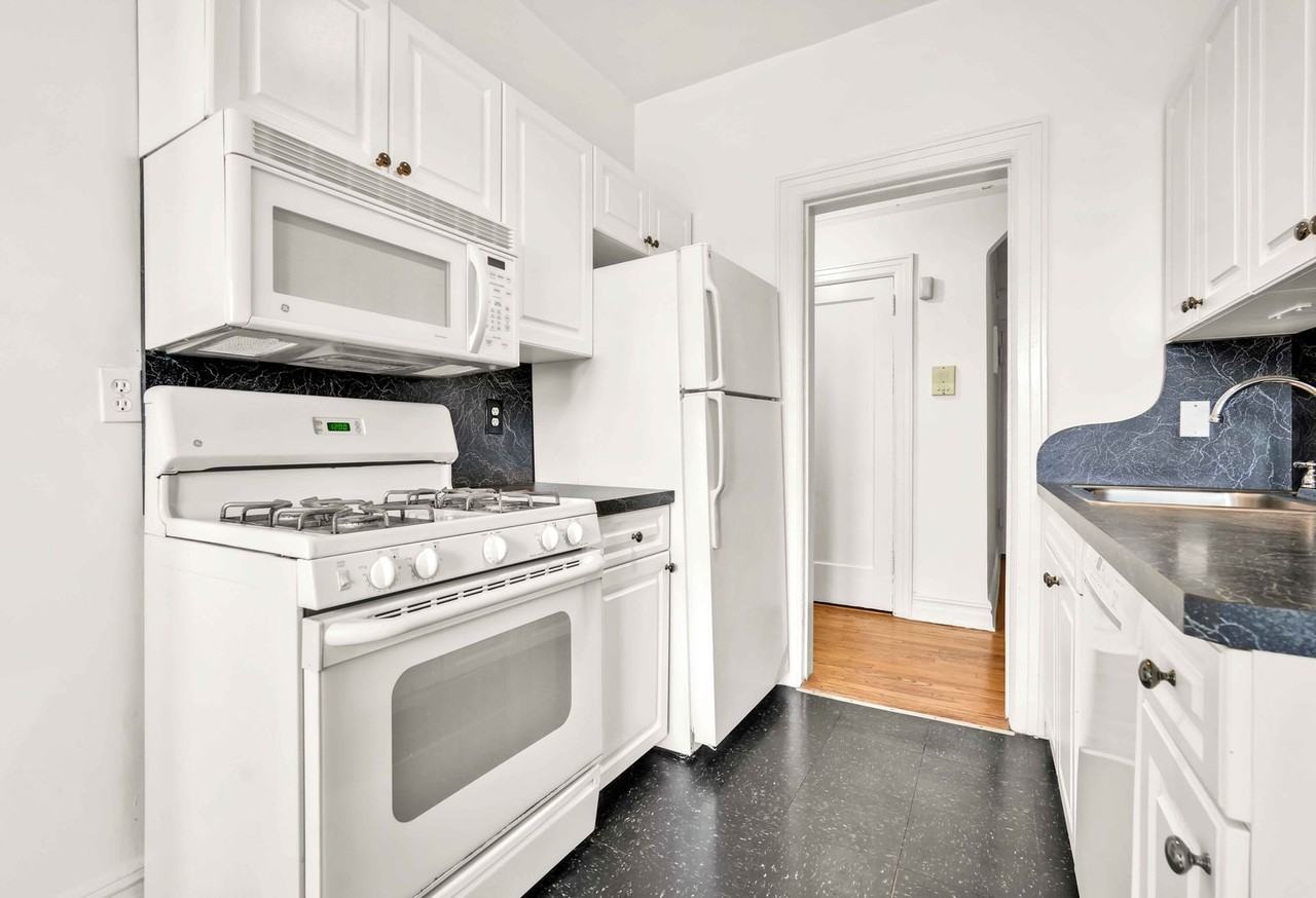 425 14th St - Photo 6 of 13