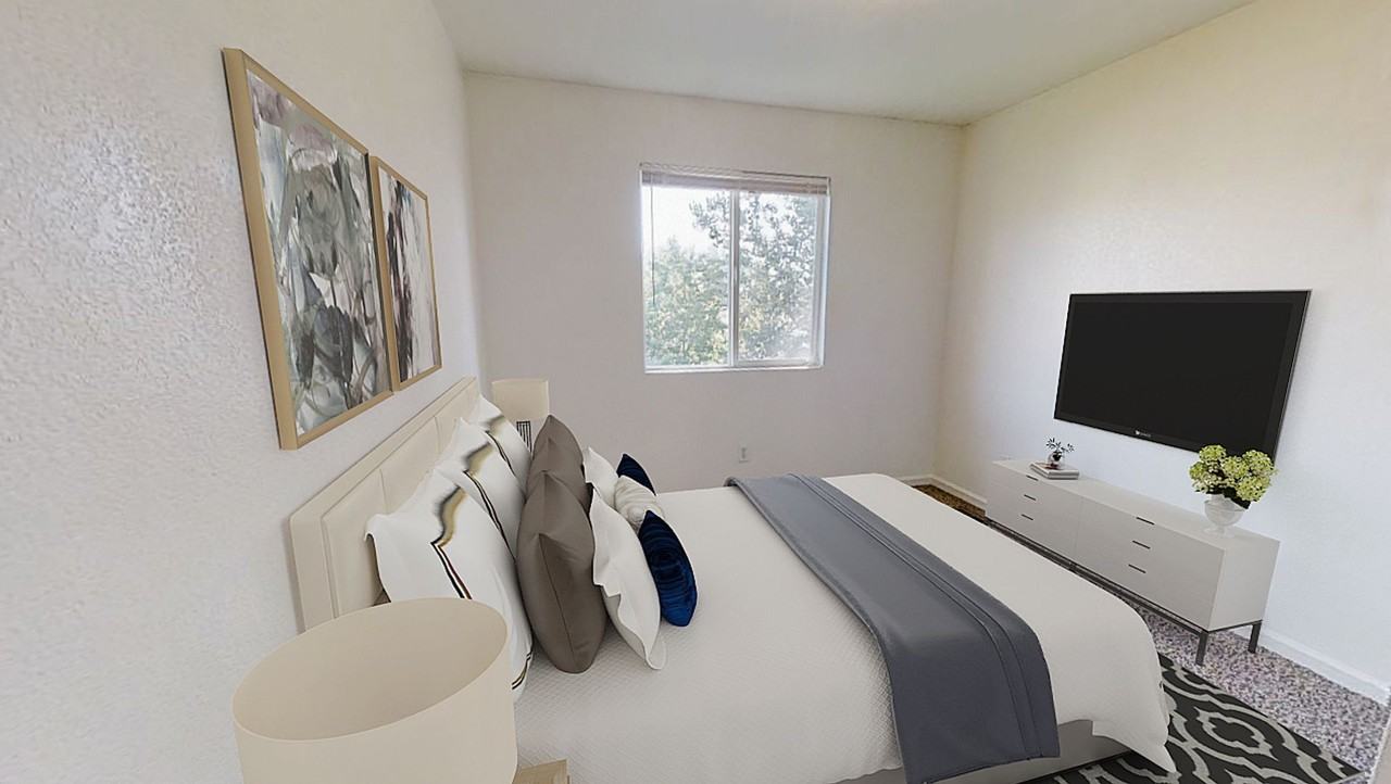 1725 Rowan Ln - Photo 3 of 7