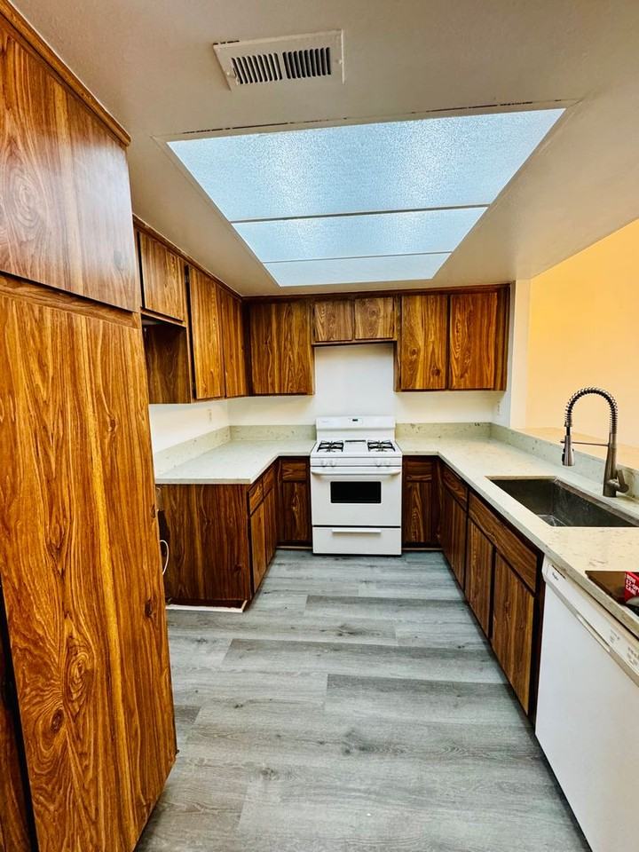 12050 226th St - Photo 4 of 14
