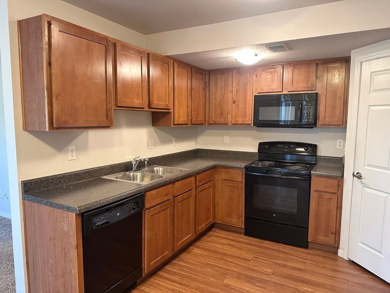 1519 Ne Erin Ct - Photo 4 of 18