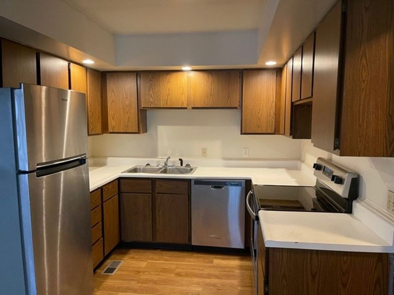 612 W Church St - Photo 2 of 8