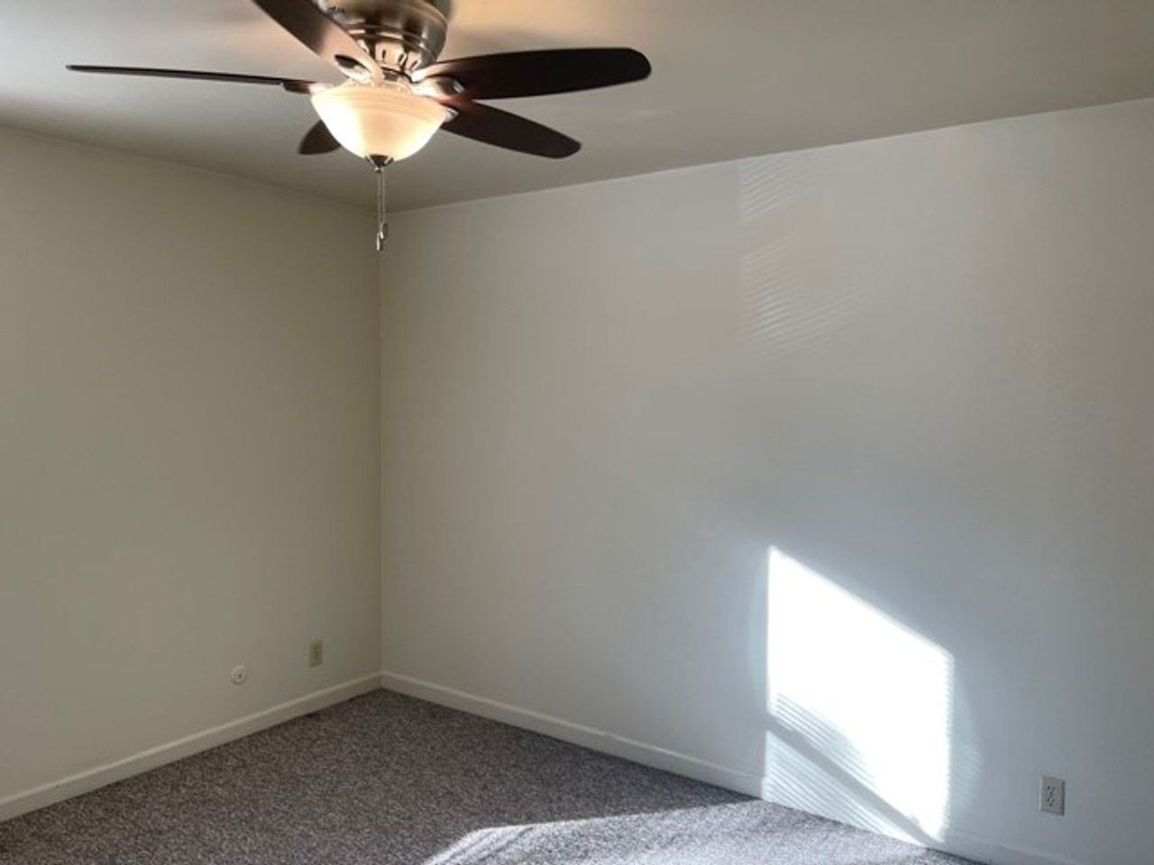 612 W Church St - Photo 4 of 8