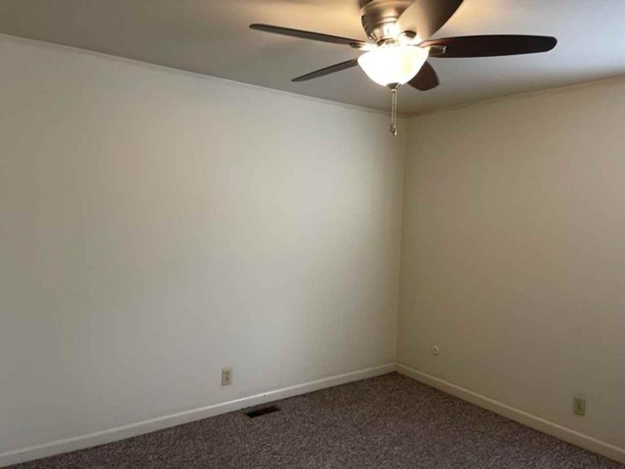 612 W Church St - Photo 5 of 8