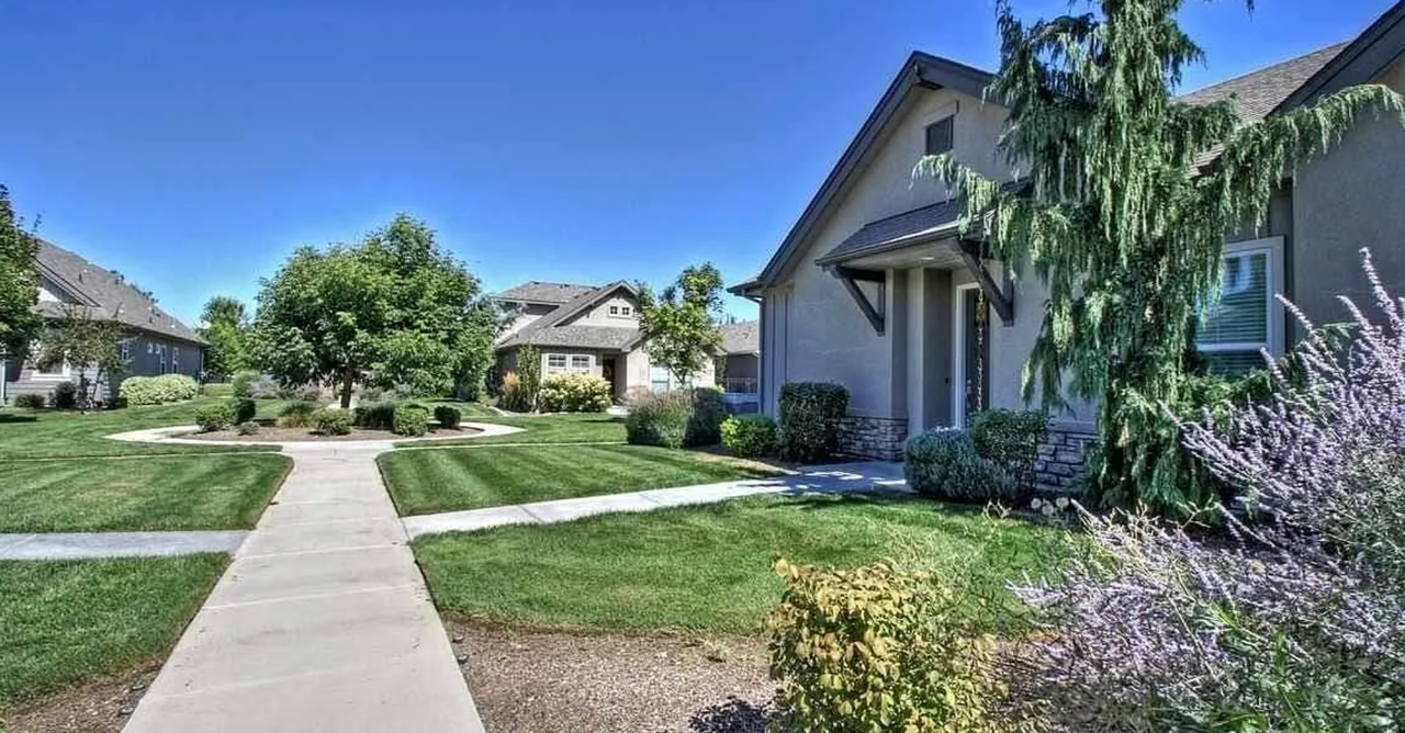 2678 E Ragusa Ln - Photo 2 of 23