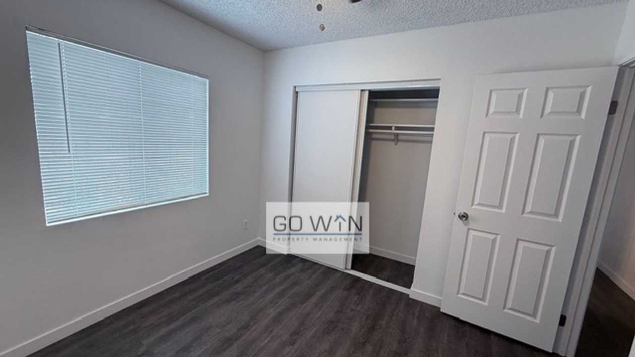 6041 W Crittenden Ln - Photo 7 of 18