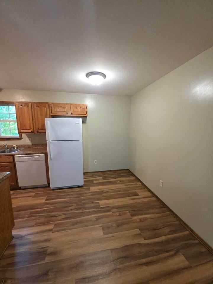 716 S Greenwich Ave - Photo 2 of 11