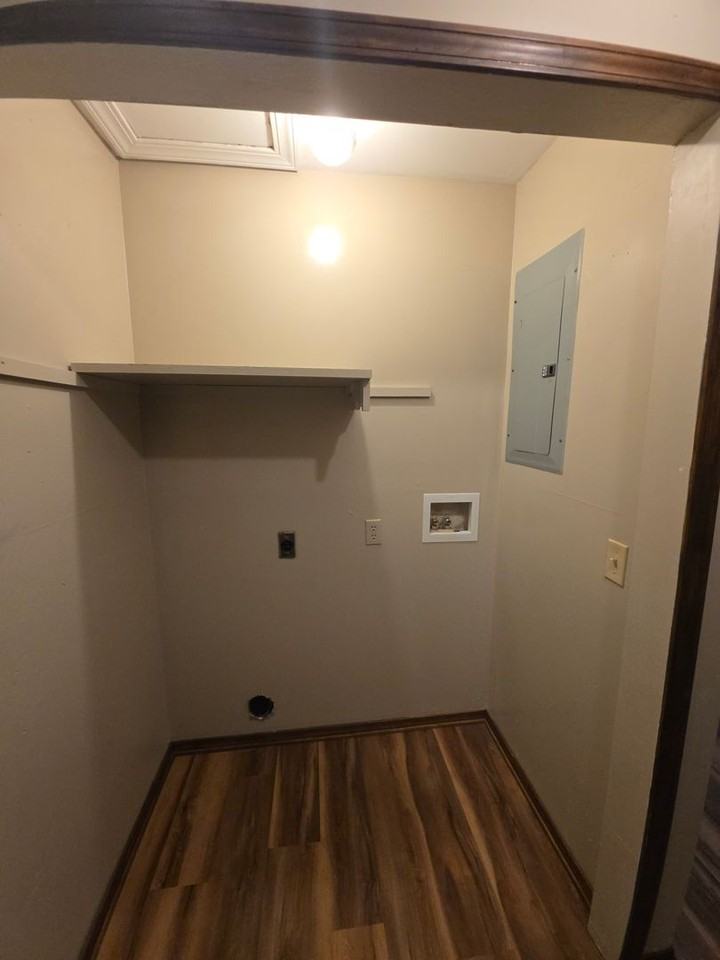 716 S Greenwich Ave - Photo 7 of 11