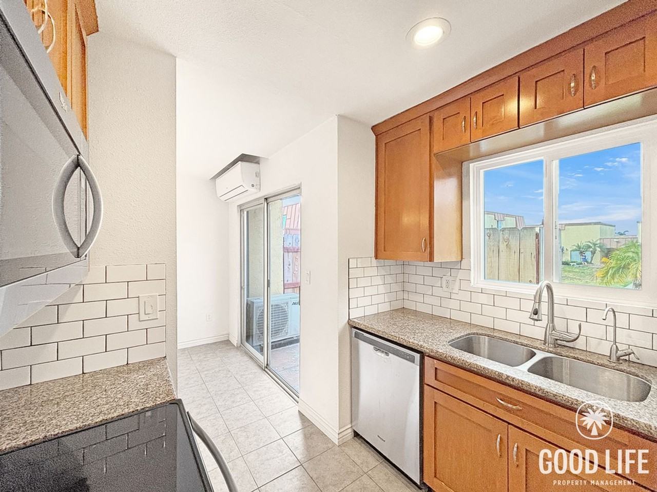 1434 Hilltop Dr #5 - Photo 5 of 22