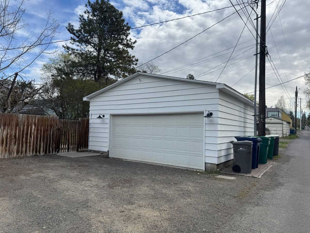 706 E 3rd Ave - Photo 5 of 36