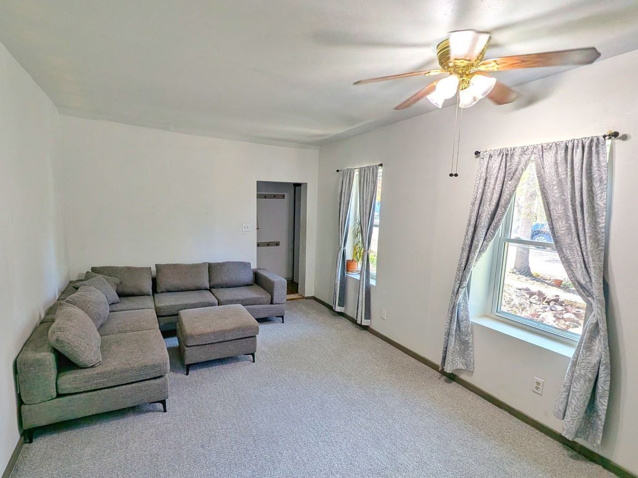 828 E Yampa St - Photo 4 of 17