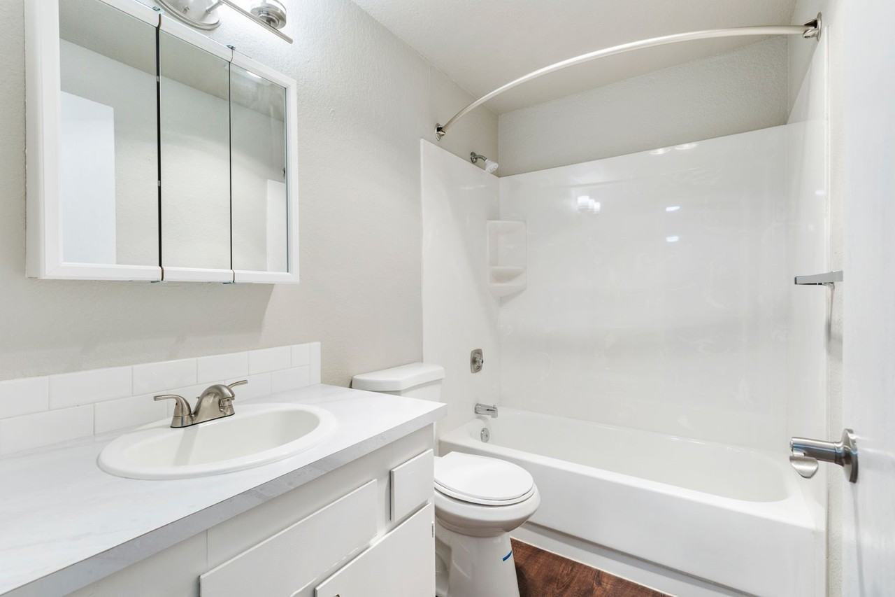 Woodridge Apartments - Photo 4 of 16