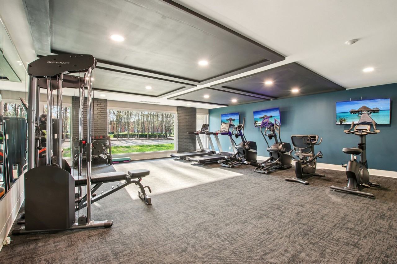 Edgewater Apartments - Photo 4 of 32