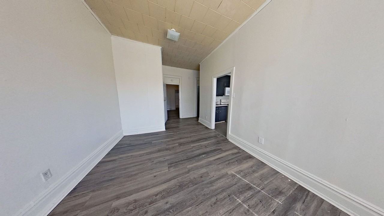 347 S George St #2F - Photo 5 of 6