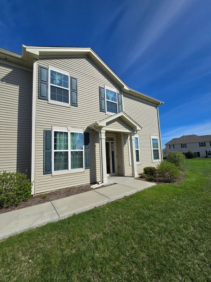 1123 Hawk Hollow Dr - Photo 2 of 14