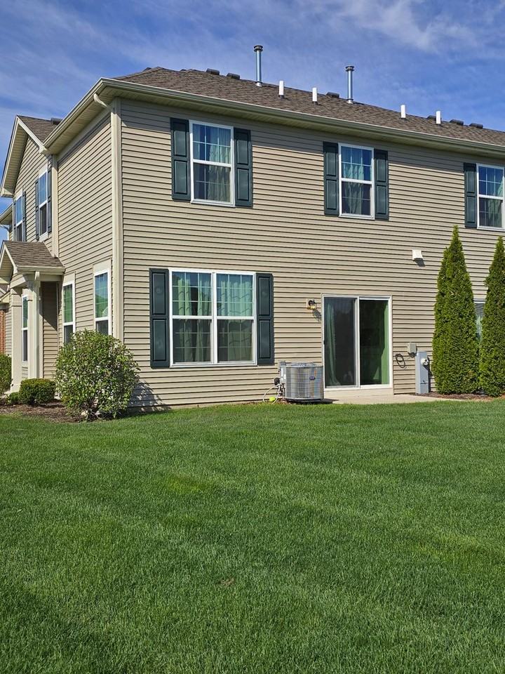 1123 Hawk Hollow Dr - Photo 3 of 14