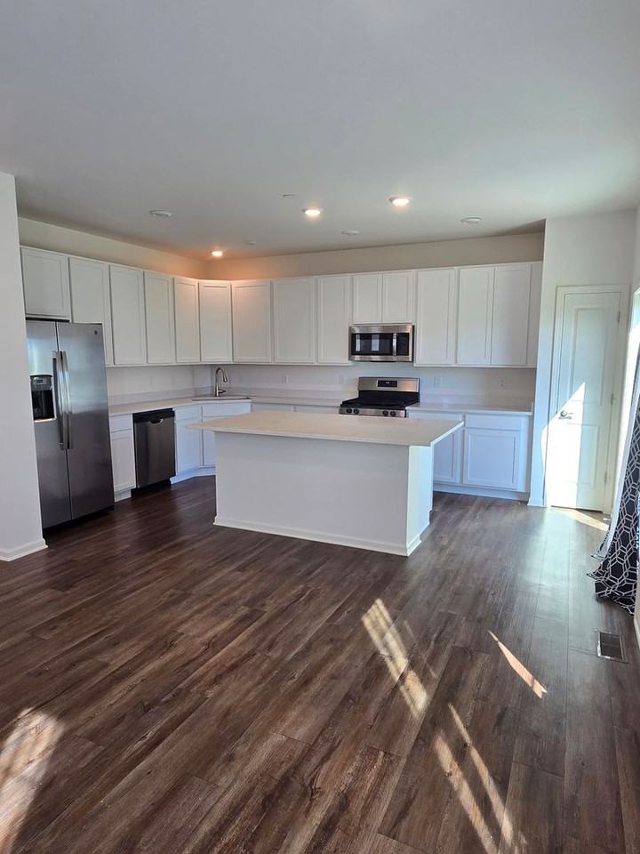 1123 Hawk Hollow Dr - Photo 4 of 14