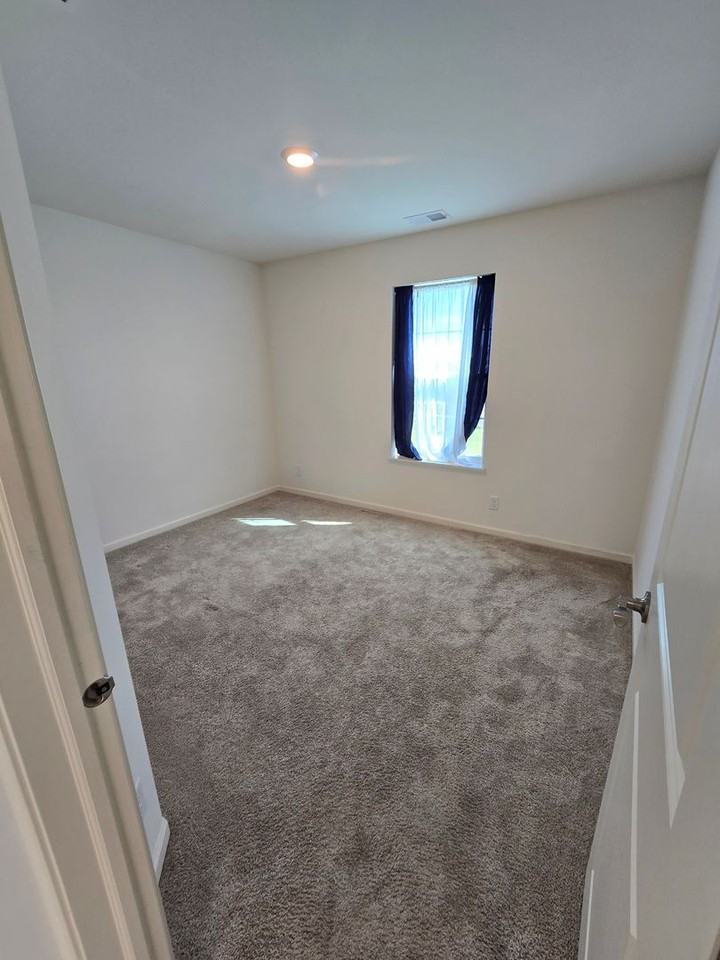 1123 Hawk Hollow Dr - Photo 5 of 14