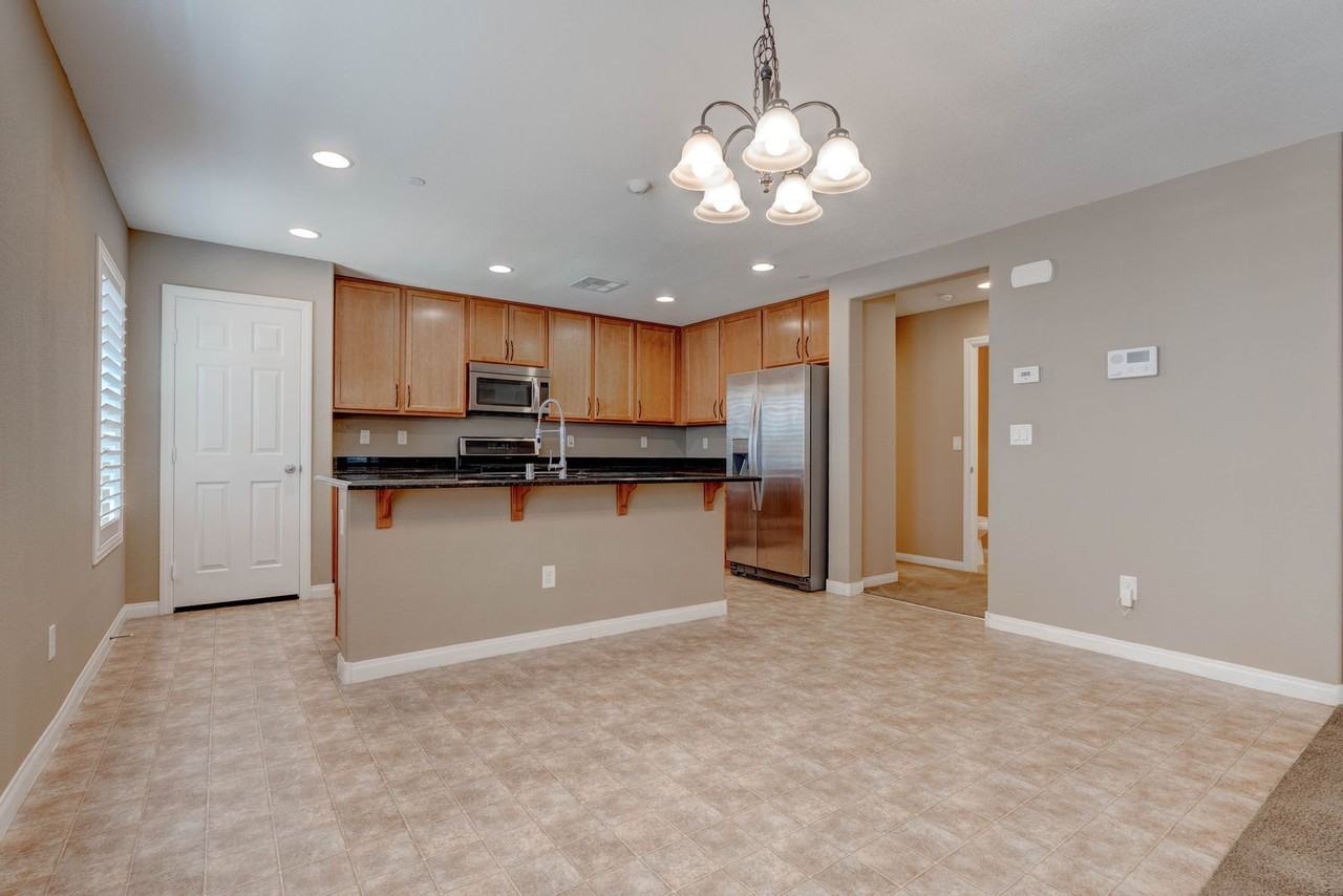 3096 Bicentennial Pkwy - Photo 7 of 37