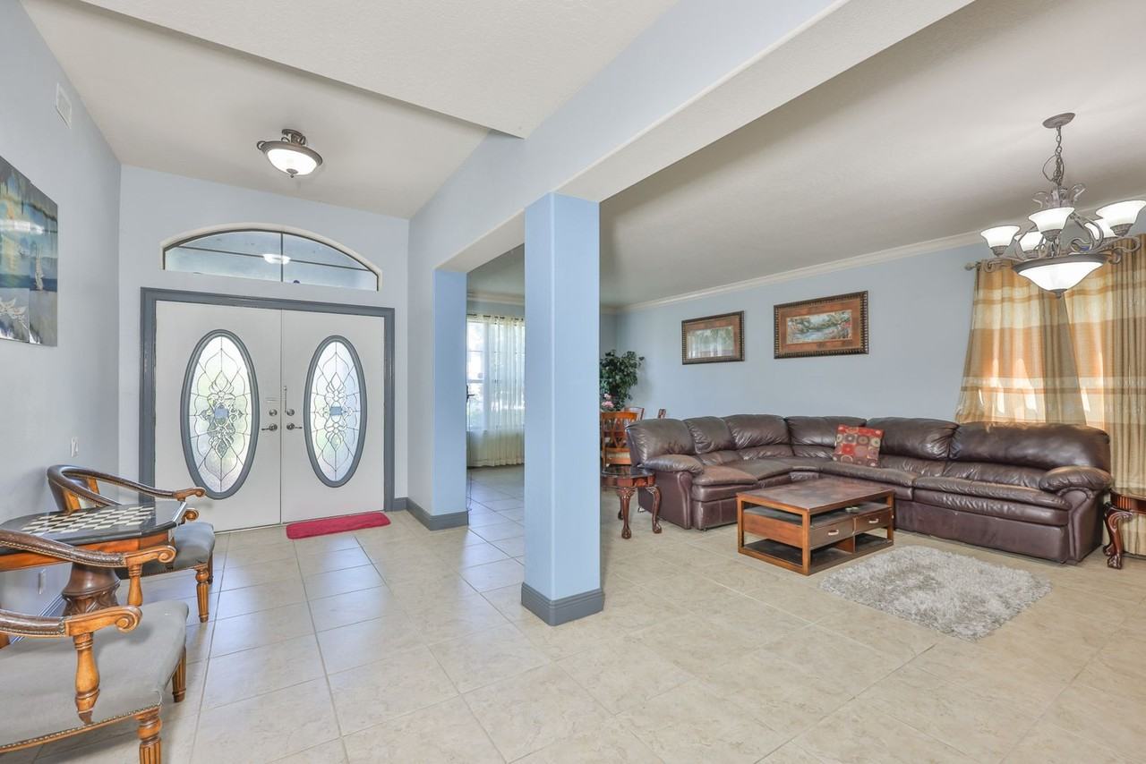 2679 Lakebreeze Ln S - Photo 5 of 50