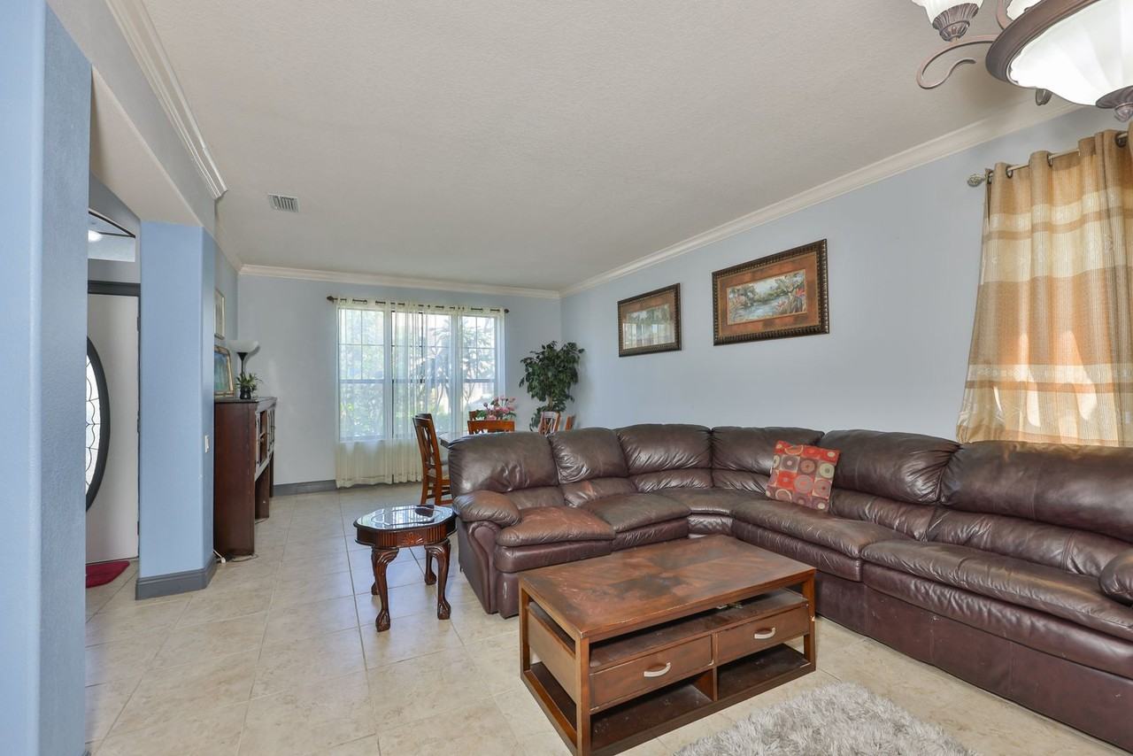 2679 Lakebreeze Ln S - Photo 6 of 50