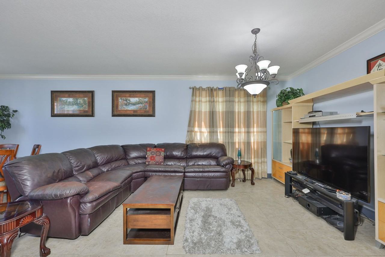 2679 Lakebreeze Ln S - Photo 7 of 50
