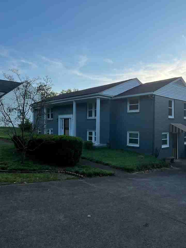 951 Windrowe Dr - Photo 2 of 3