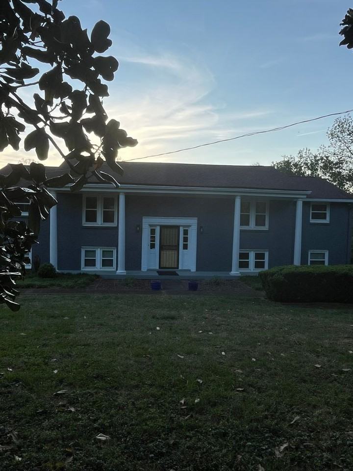 951 Windrowe Dr - Photo 3 of 3