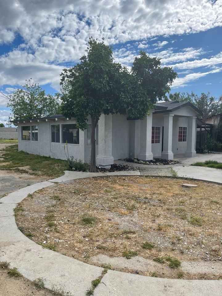 265 Hudson Dr - Photo 2 of 13