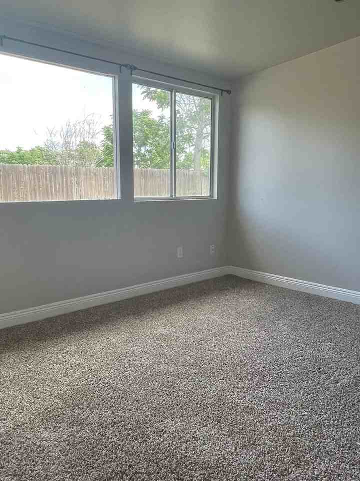 265 Hudson Dr - Photo 5 of 13