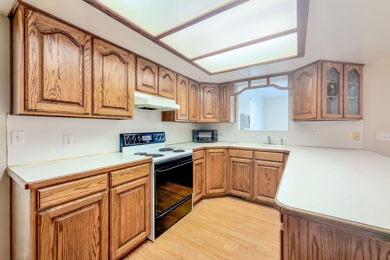 1187 N 900 E - Photo 5 of 16