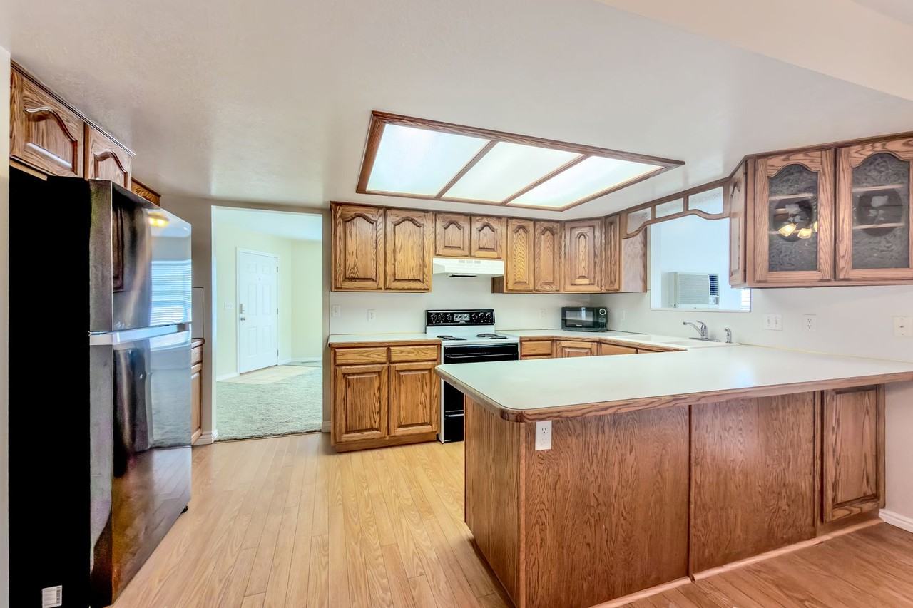 1187 N 900 E - Photo 6 of 16