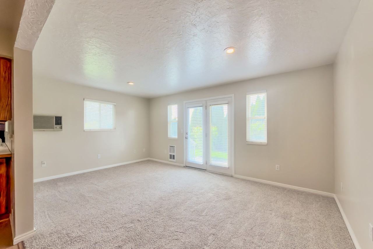 1187 N 900 E - Photo 7 of 16