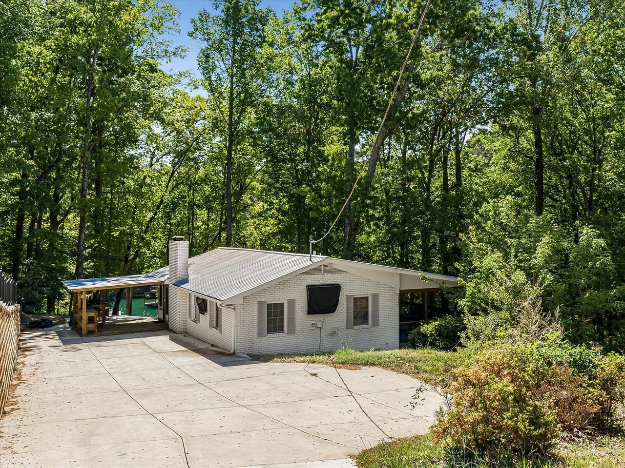 6265 Lakeview Dr - Photo 2 of 40