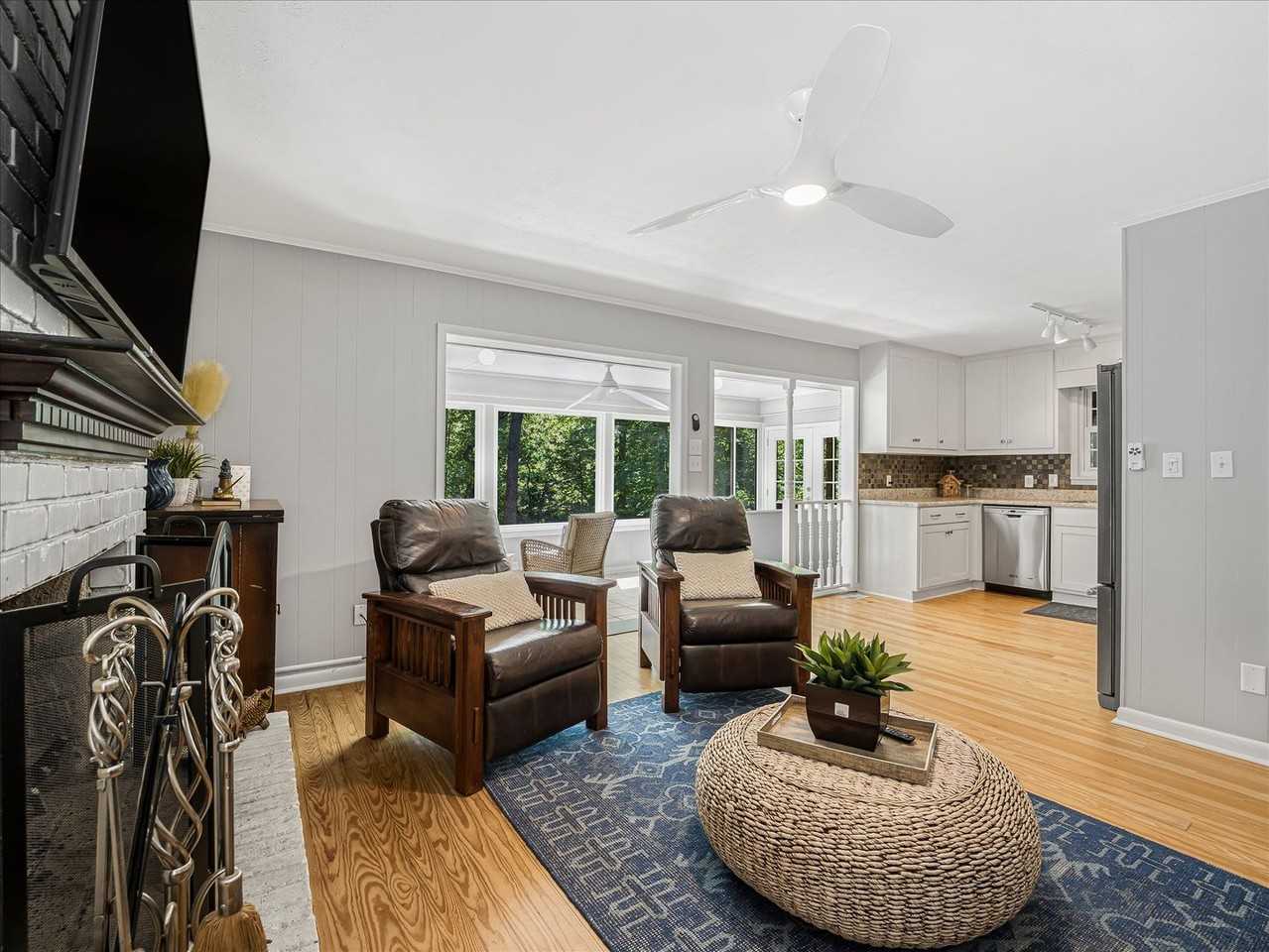 6265 Lakeview Dr - Photo 4 of 40