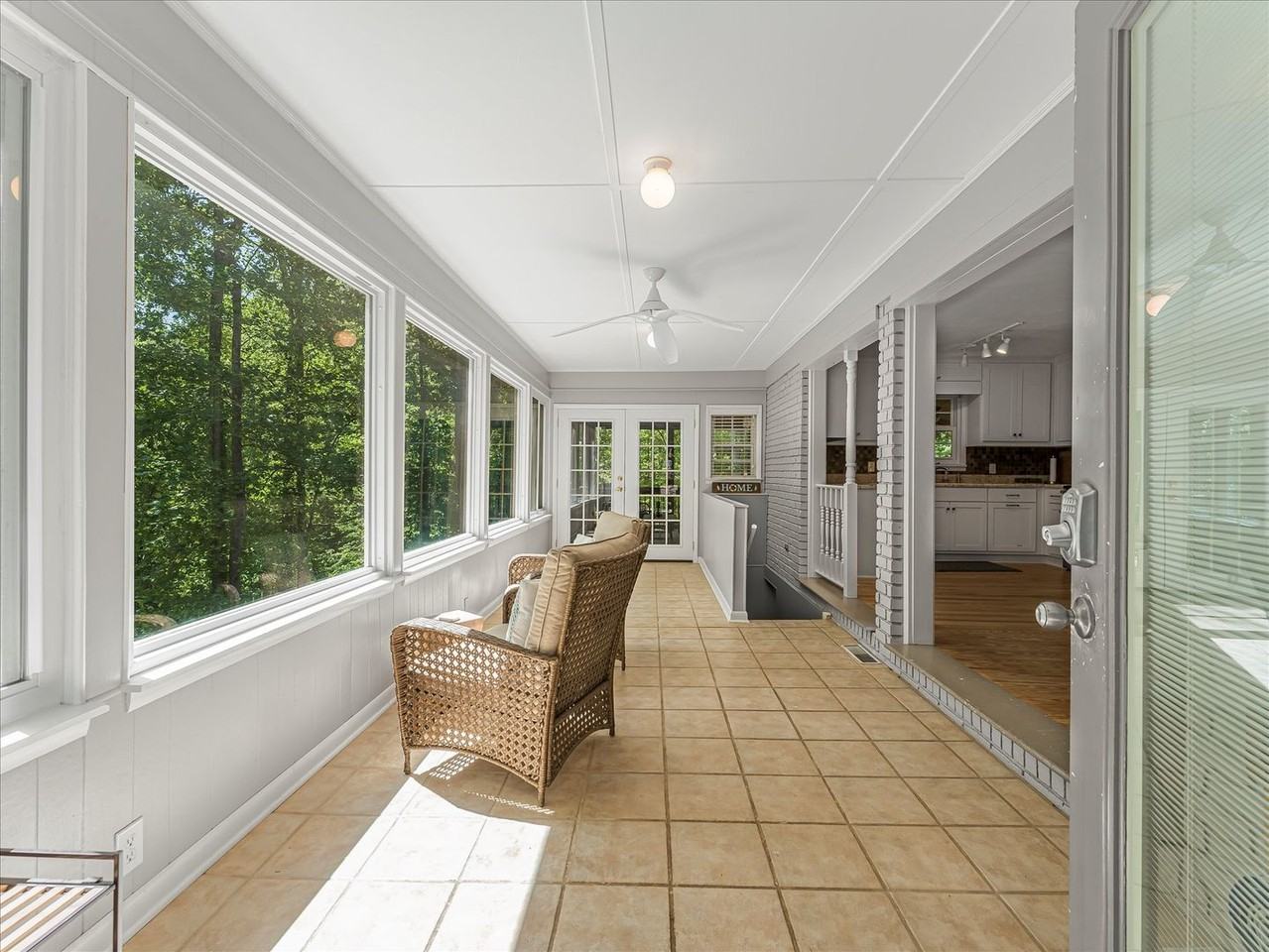 6265 Lakeview Dr - Photo 6 of 40