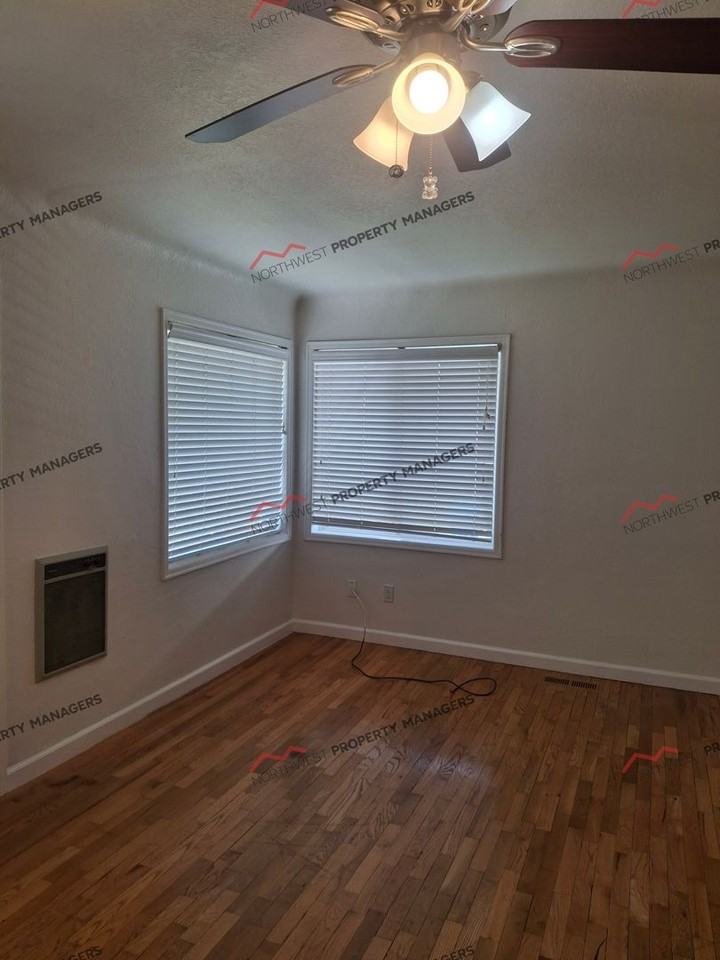 83 Sw Mcfadden Ave - Photo 4 of 24