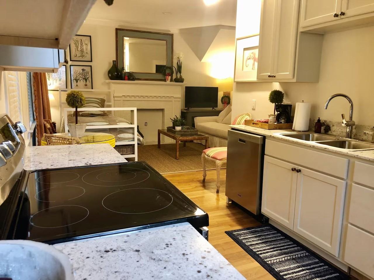 1601 Letitia St - Photo 2 of 16