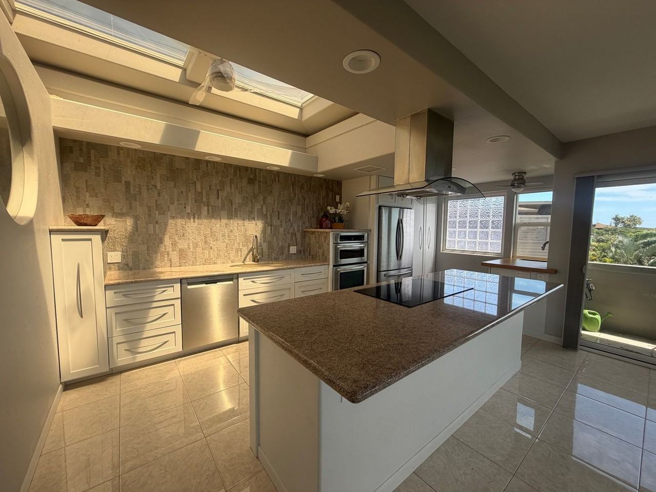 28 Lotus Pl - Photo 2 of 46