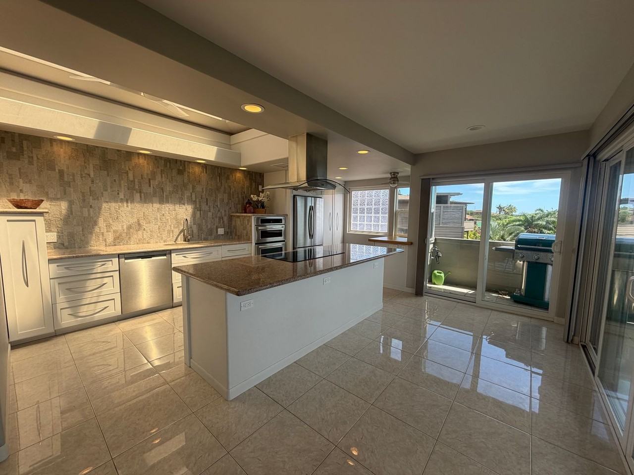 28 Lotus Pl - Photo 3 of 46