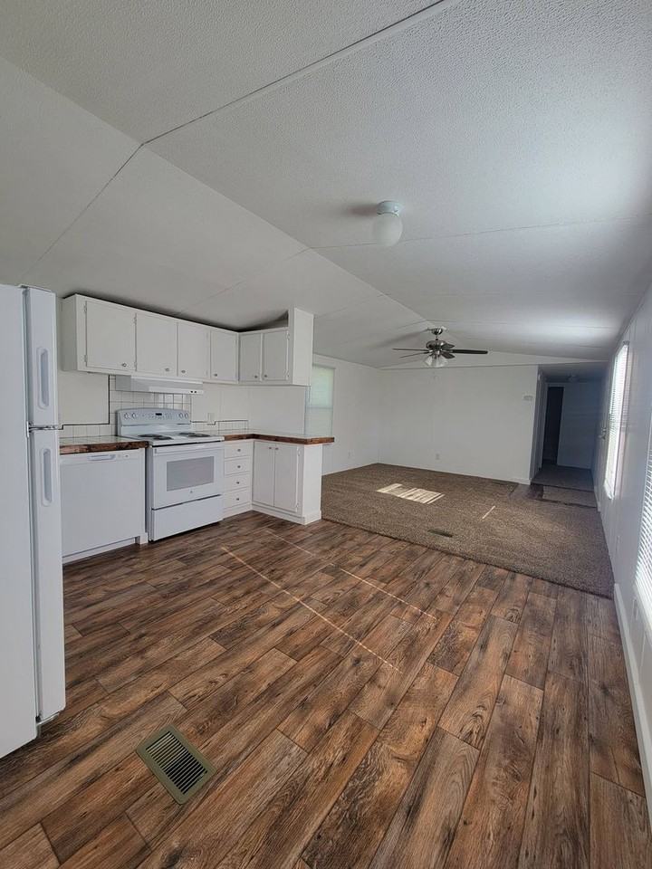 1010 Jacks Dr - Photo 5 of 15