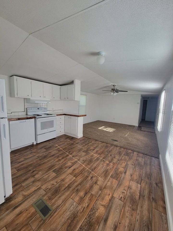 1010 Jacks Dr - Photo 6 of 15