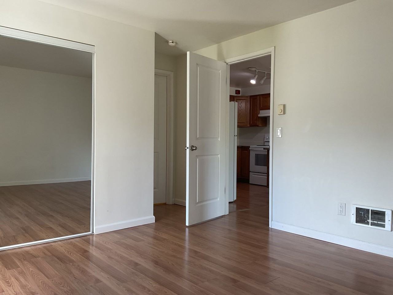 11012 Ne 68th St #520 - Photo 5 of 11