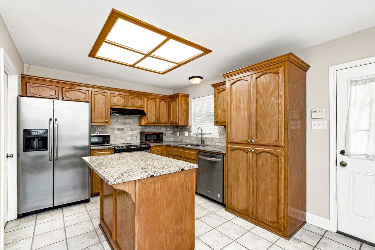 1046 Elvin Dr - Photo 2 of 12