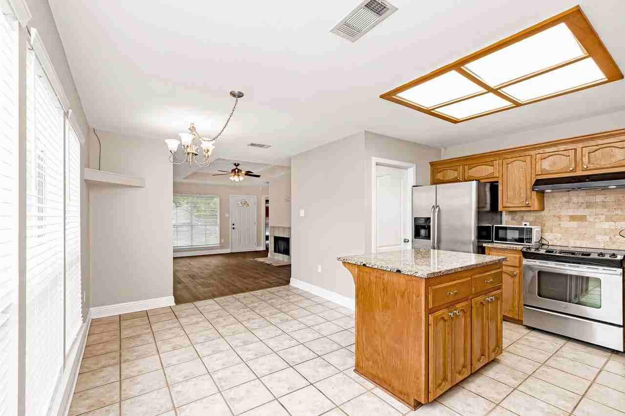 1046 Elvin Dr - Photo 3 of 12