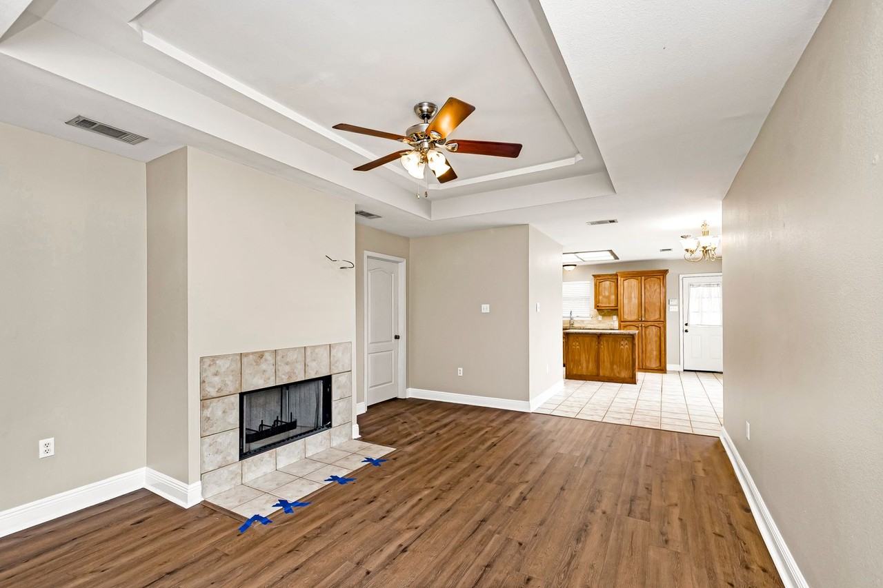 1046 Elvin Dr - Photo 4 of 12