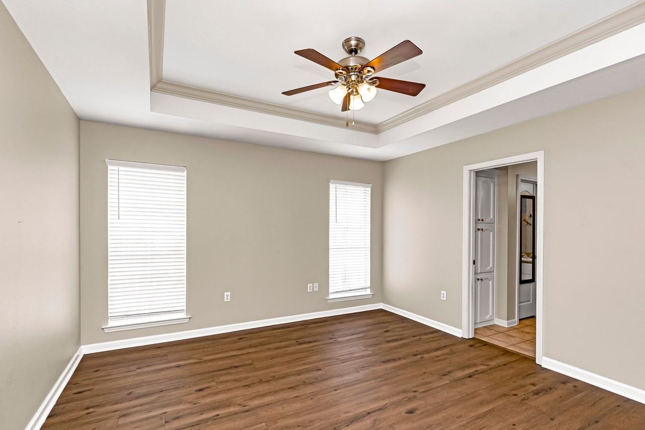 1046 Elvin Dr - Photo 5 of 12