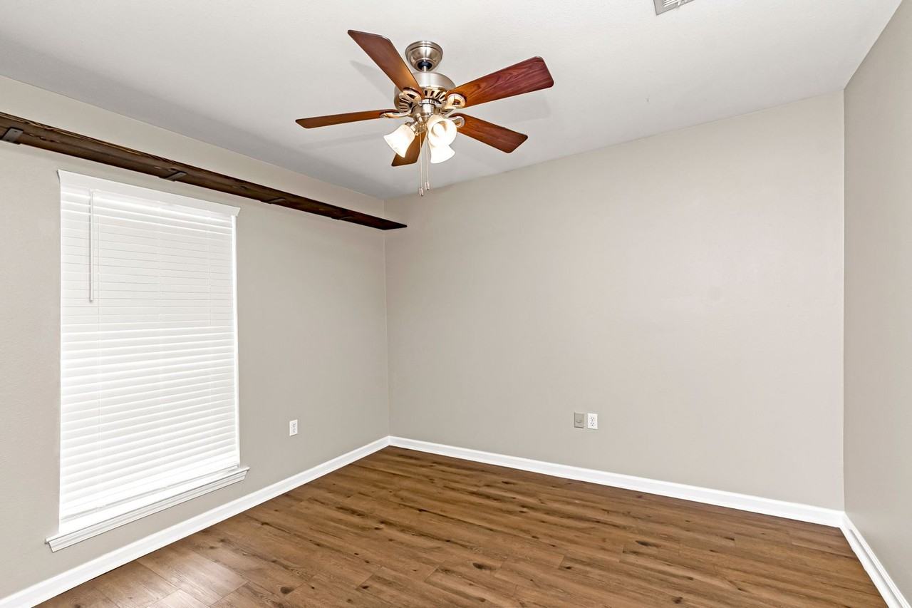 1046 Elvin Dr - Photo 7 of 12