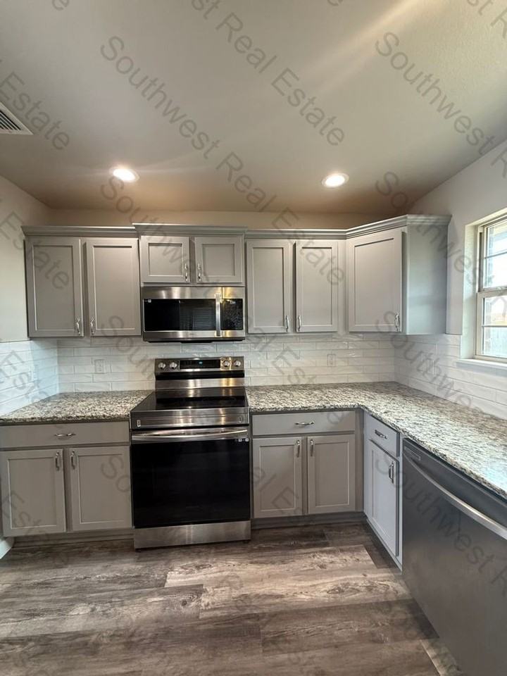 105 Sombrero - Photo 3 of 15