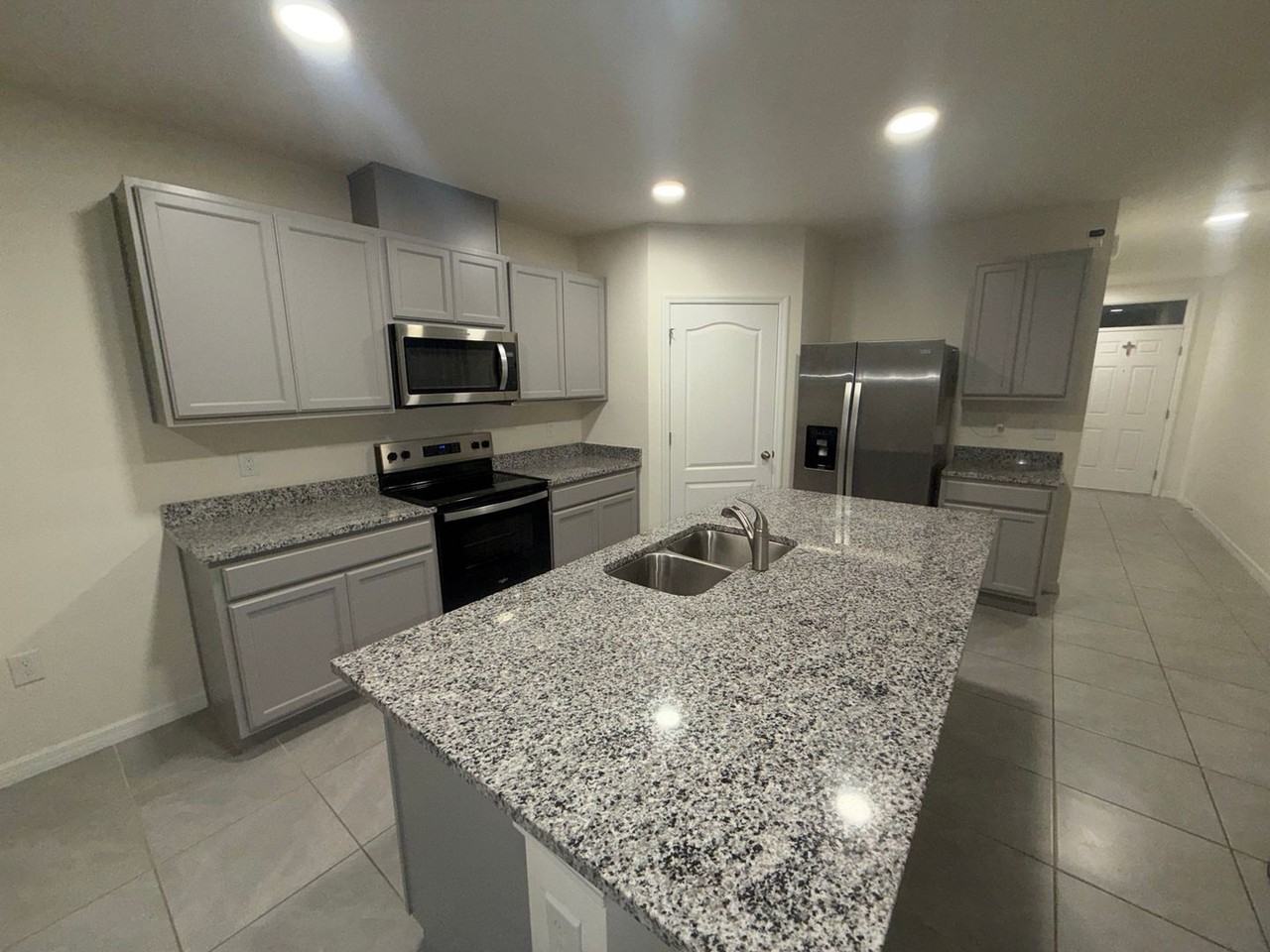 1329 Derry Ave - Photo 3 of 39
